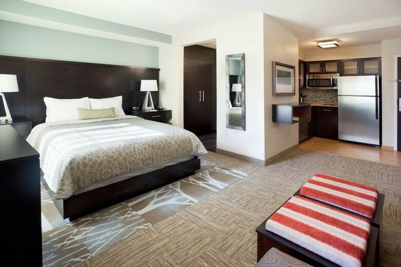 Hotel Staybridge Suites Dearborn Mi
