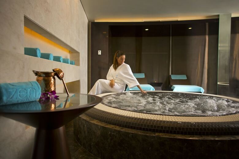 Hotel Al Ain Rotana