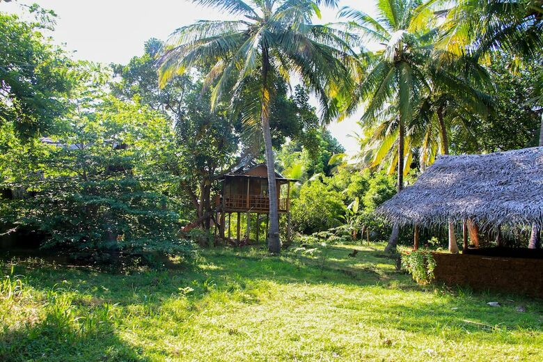 Hotel Lake View Tree House