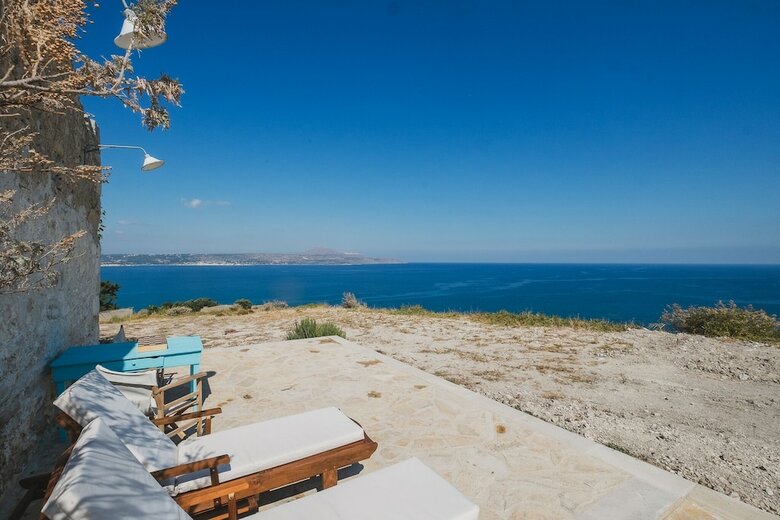 Karavos View A Uniqur Artists' Hide Away Paradise