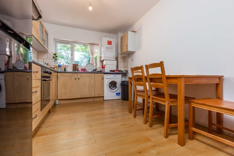 Apartamentos Bazely Street Deluxe Double Room 3