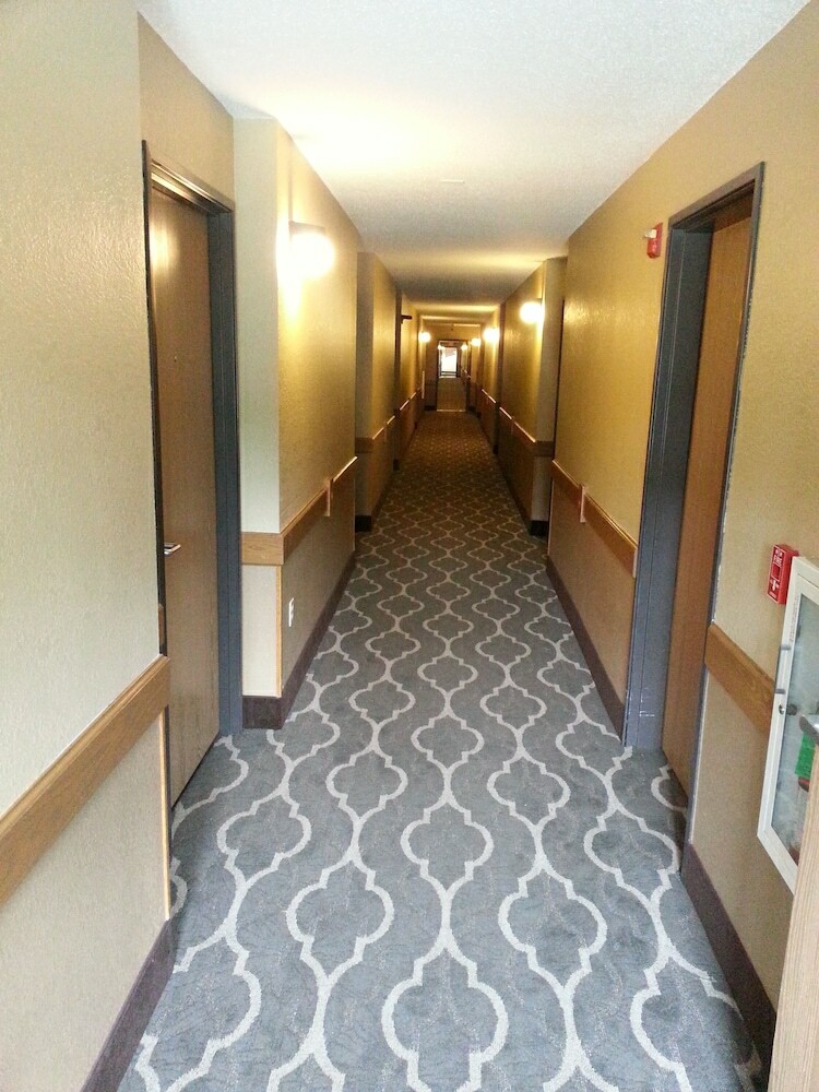 Hotel Americinn By Wyndham Burlington
