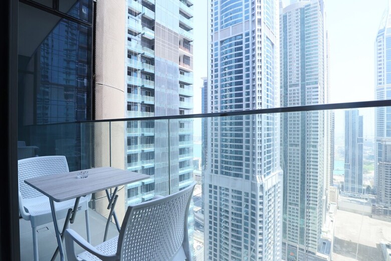 Apartamento Oyo Home 258 1bhk Marina Gate 2