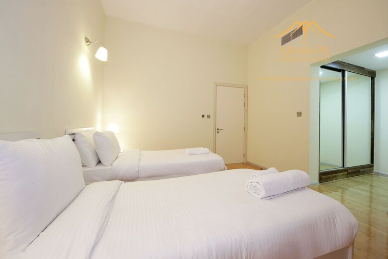 New Arabian Holiday Homes Jvc Villa
