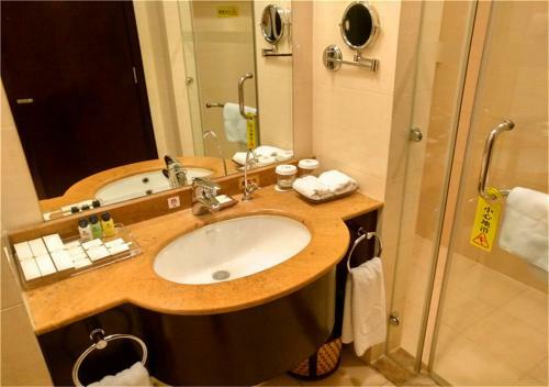 Zhongyi Pengao Hotel