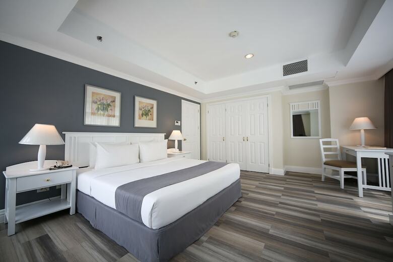Hotel Infinity Tower Suites