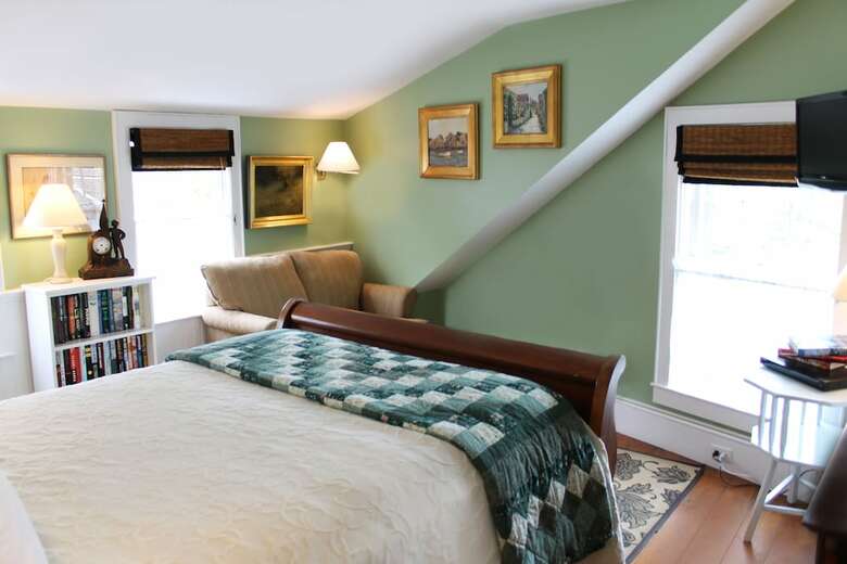 Bed & Breakfast Life House, Cliff Road