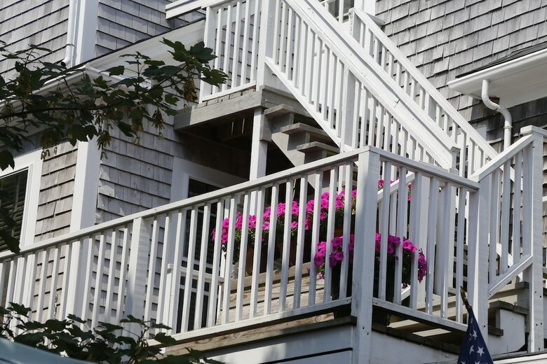 Bed & Breakfast Life House, Cliff Road