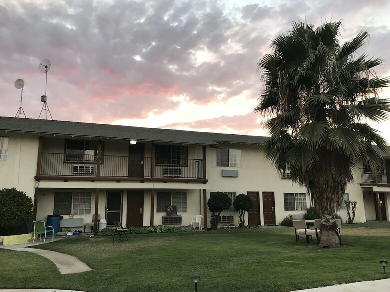 Motel 99 Palms Inn & Suites