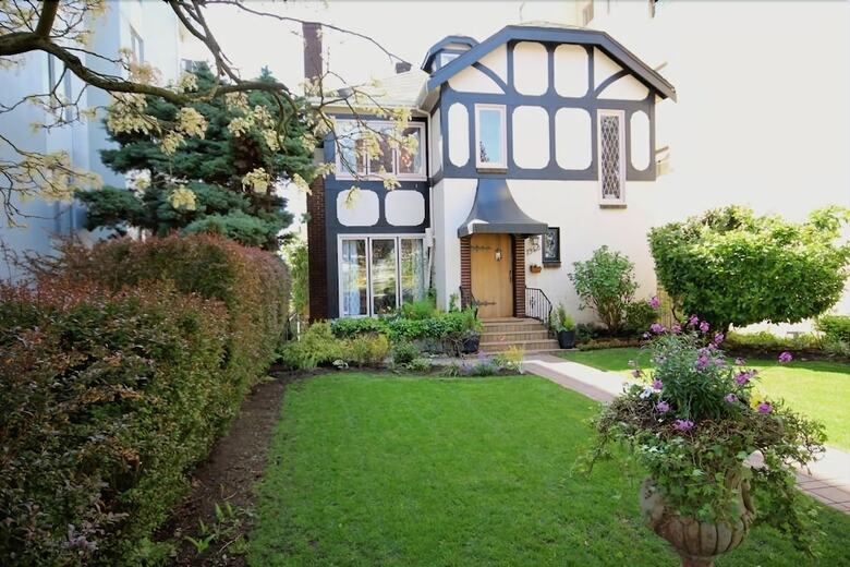 English Bay Inn Bed And Breakfast