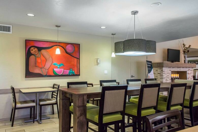 Hotel Comfort Suites At Tucson Mall