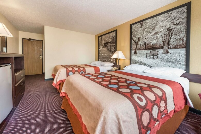 Hotel Super 8 By Wyndham Franklin/middletown Area