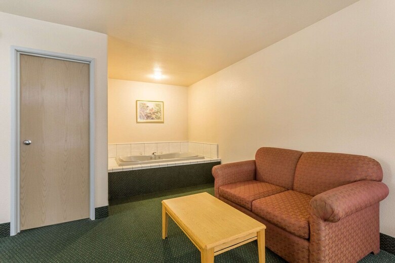 Hotel Super 8 By Wyndham Hamilton