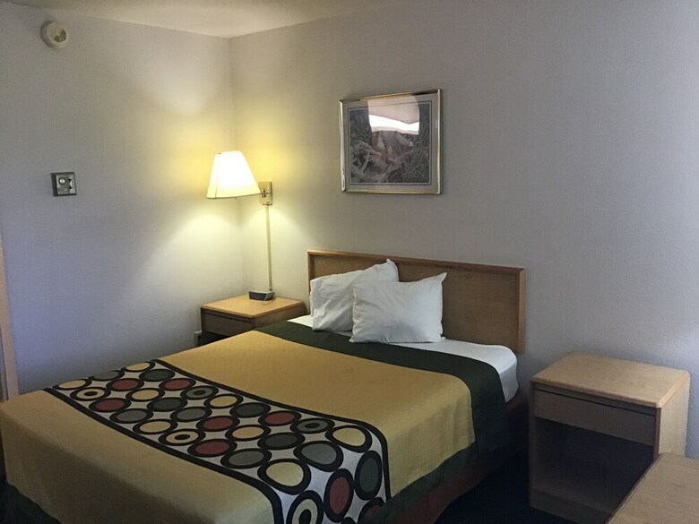 Hotel Super 8 By Wyndham Hamilton