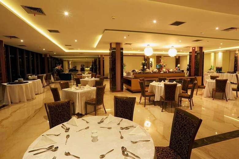Pasar Baru Square Hotel