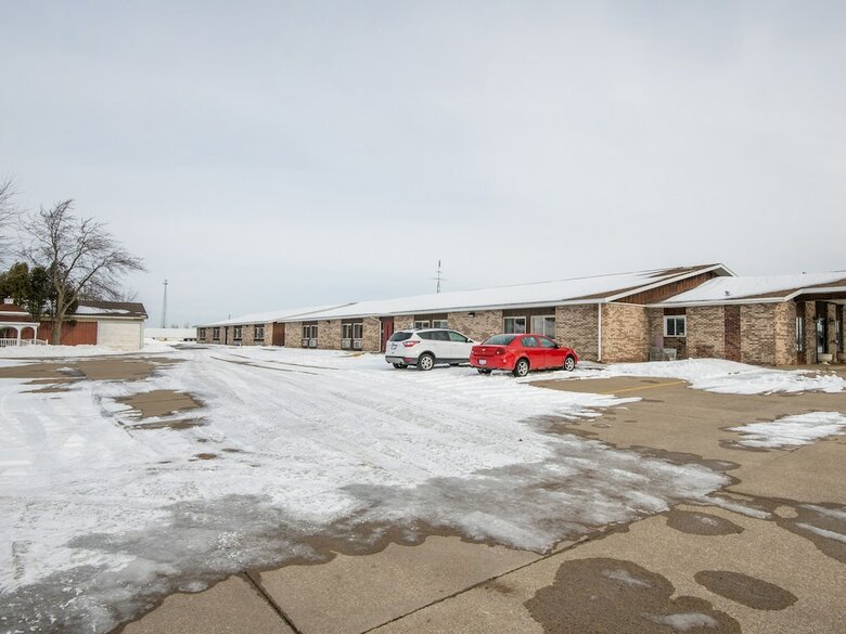 Oyo Hotel Chesaning Route 52 & Hwy 57