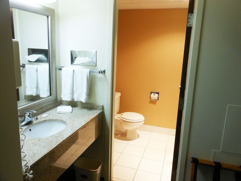 Hotel Americas Best Value Inn & Suites St. Cloud