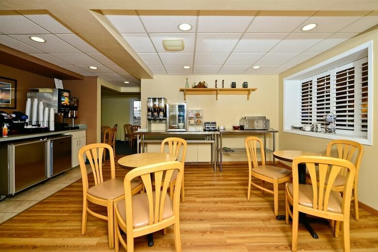 Hotel Americas Best Value Inn & Suites St. Cloud