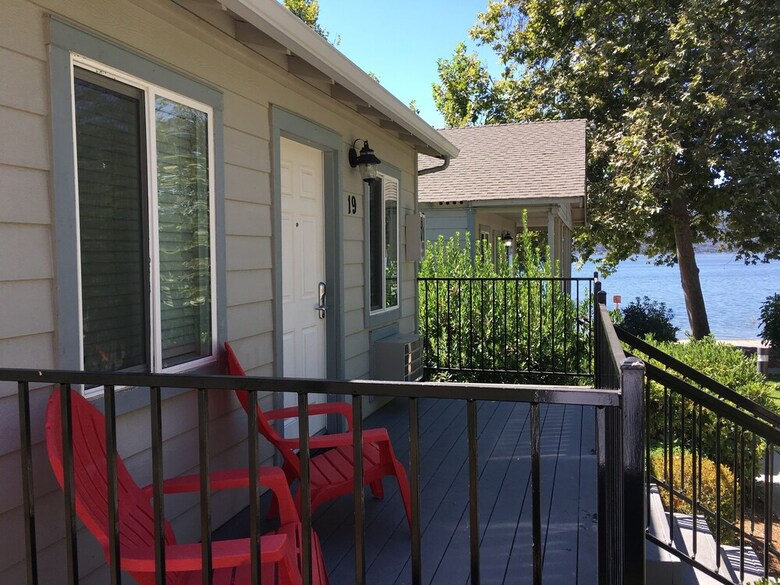 Clear Lake Cottages & Marina