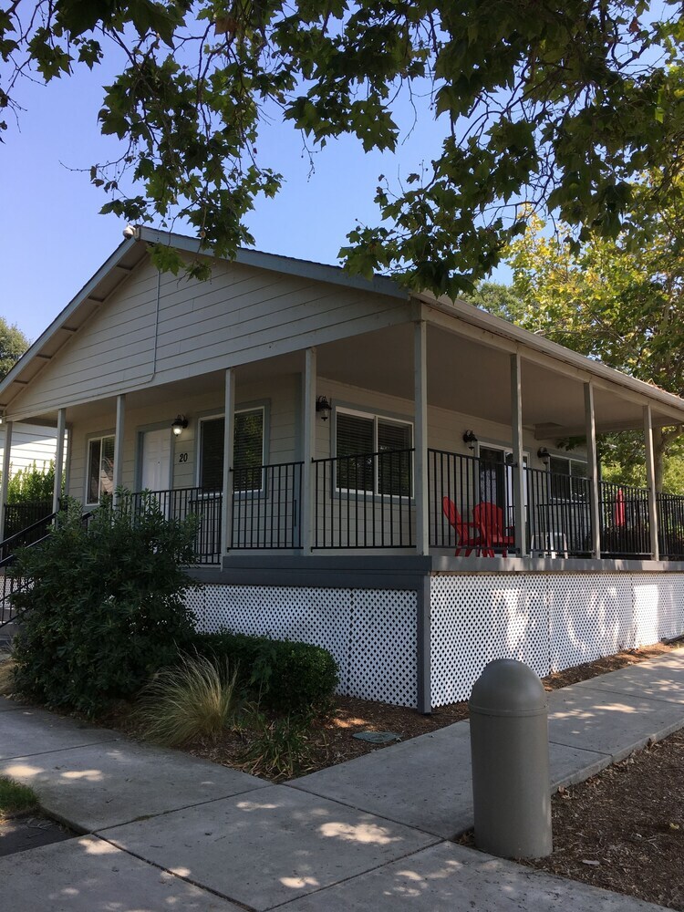 Clear Lake Cottages & Marina