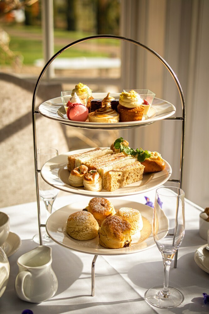 Barnett Hill - Luxury Hotel