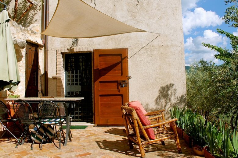 Guesthouse Runcini Dormire In Un Borgo Medievale