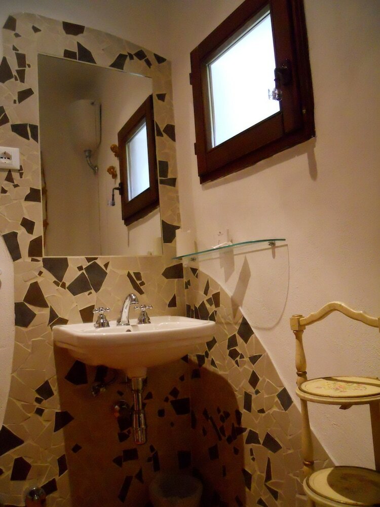 Guesthouse Runcini Dormire In Un Borgo Medievale