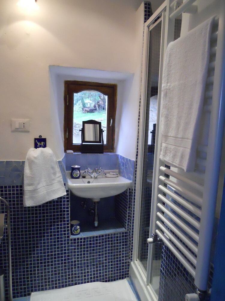 Guesthouse Runcini Dormire In Un Borgo Medievale