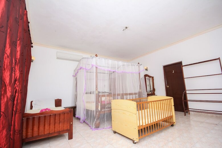 Hotel Negombo Village