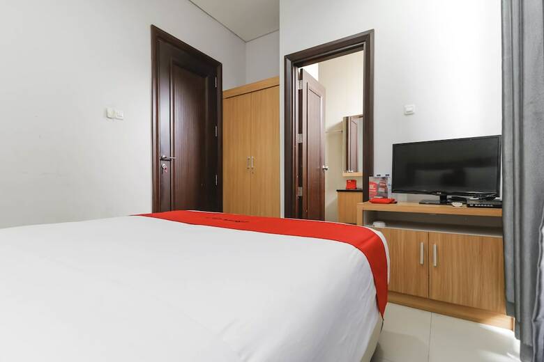 Hotel Reddoorz Plus @ Kelapa Dua Kebon Jeruk
