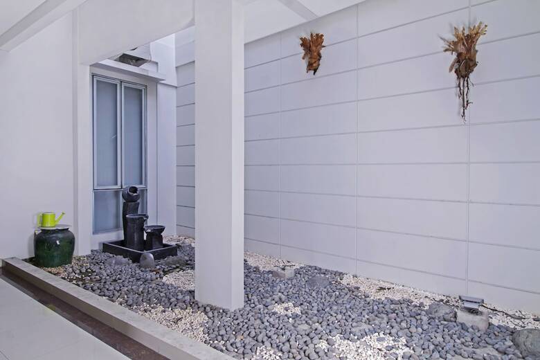 Hotel Reddoorz Plus @ Kelapa Dua Kebon Jeruk