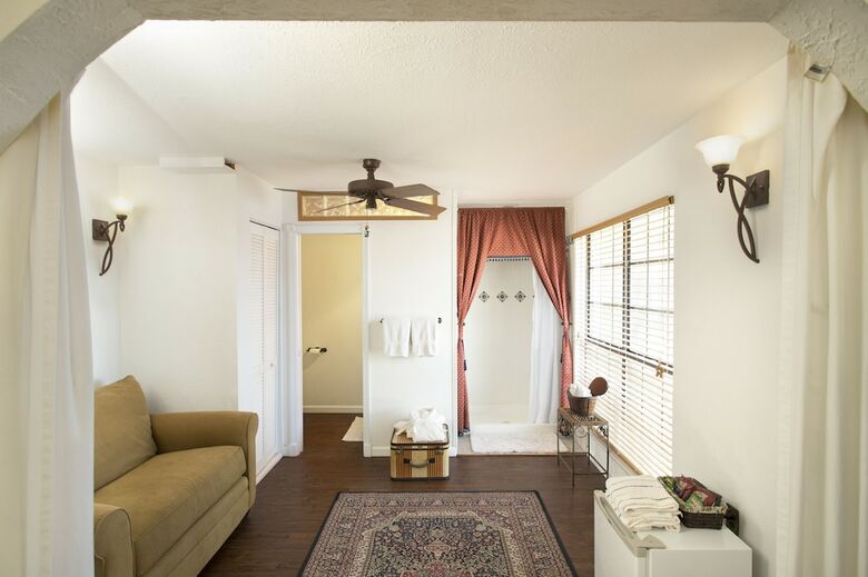 The Lakehouse Bed & Breakfast