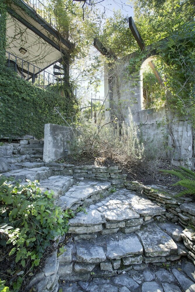 The Lakehouse Bed & Breakfast