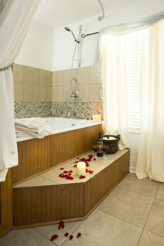 The Lakehouse Bed & Breakfast