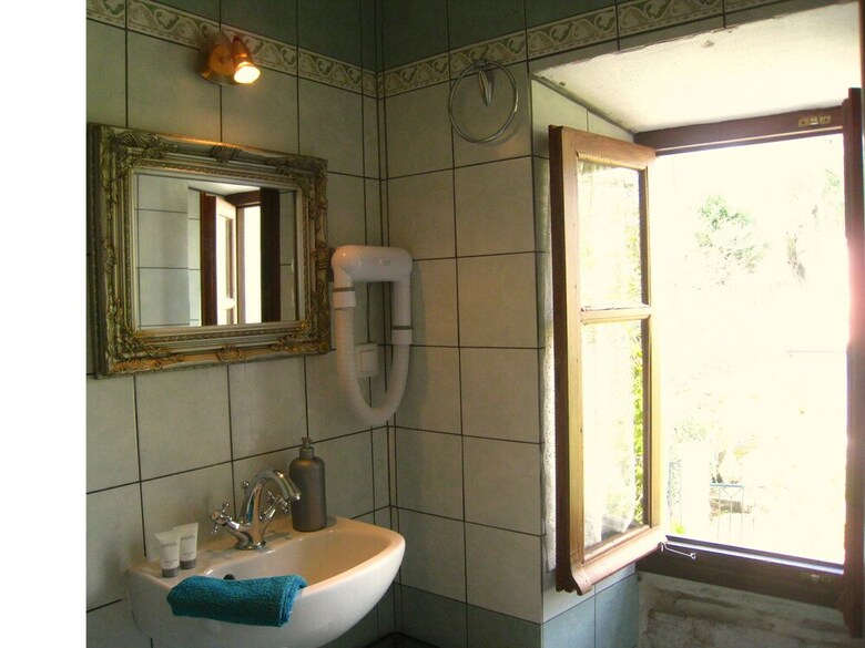 Adamantia Hotel