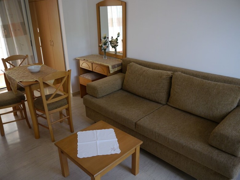 Apartamentos Tria Adelphia