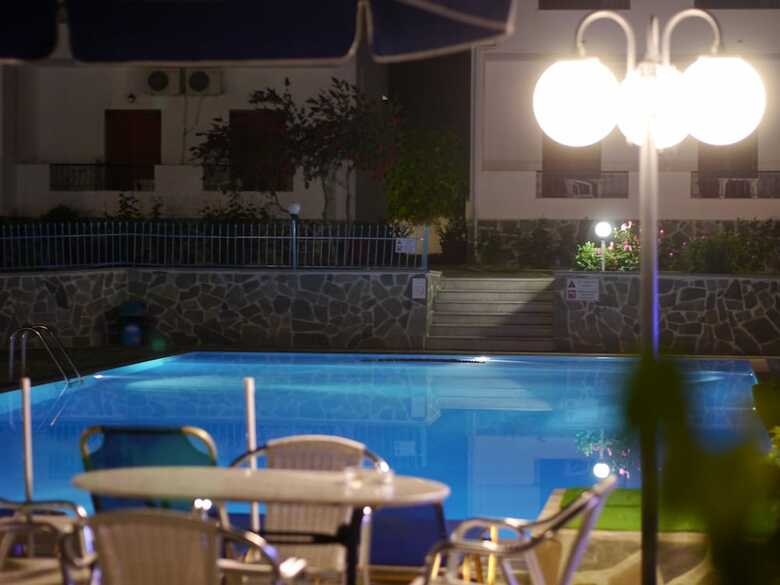 Apartamentos Tria Adelphia