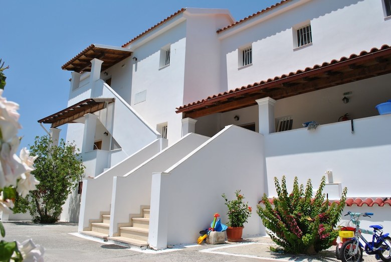 Apartamentos Tria Adelphia