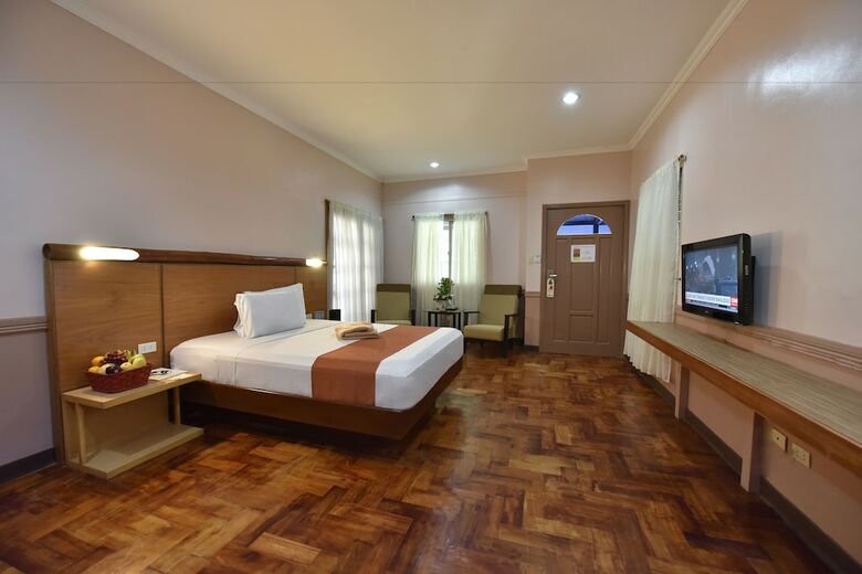 Hotel Batangas Country Club