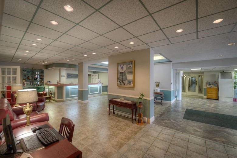 Hotel Claymore Inn & Suites