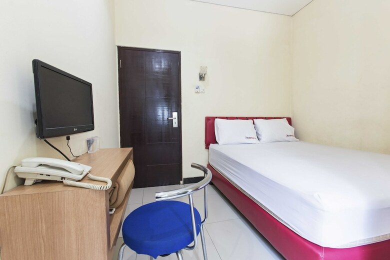 Hotel Reddoorz Plus @ Jalan Pemuda Jakarta