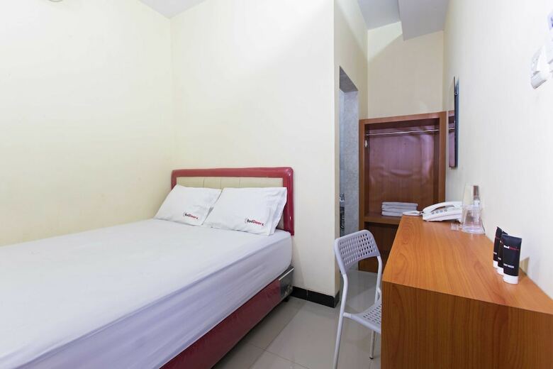 Hotel Reddoorz Plus @ Jalan Pemuda Jakarta