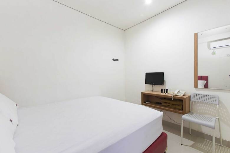 Hotel Reddoorz Plus @ Jalan Pemuda Jakarta