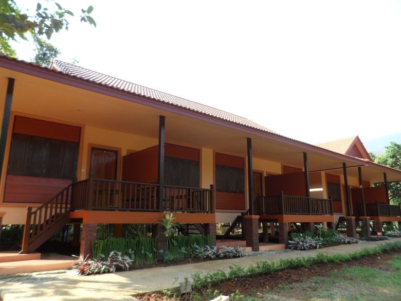 Hotel Khunnam Rimtarn Resort