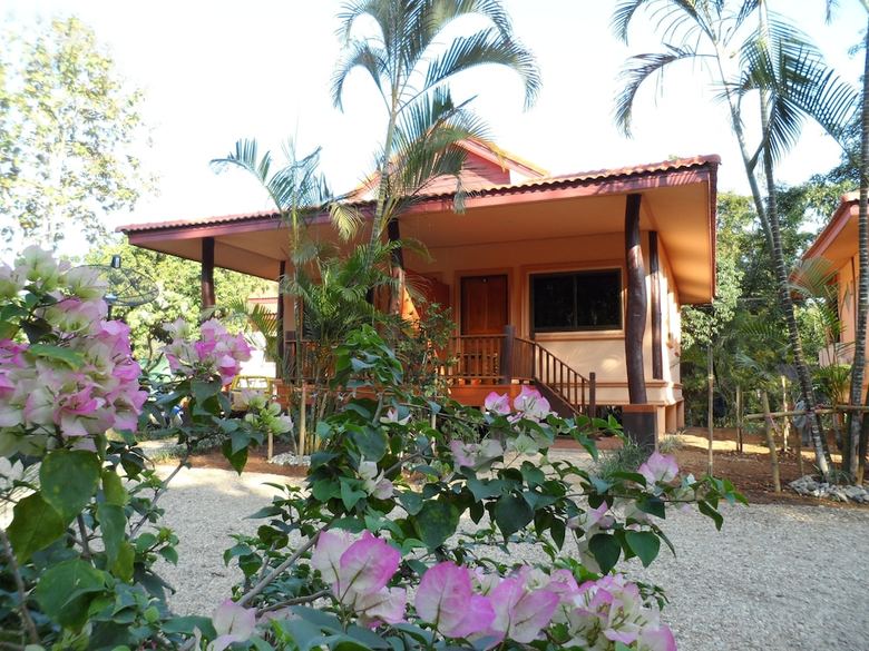 Hotel Khunnam Rimtarn Resort