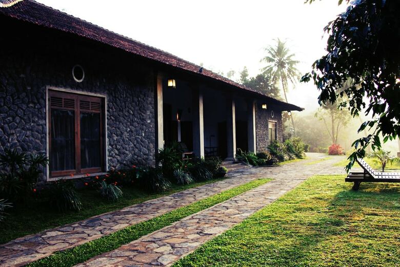 Hotel Serendip Stone Bungalow