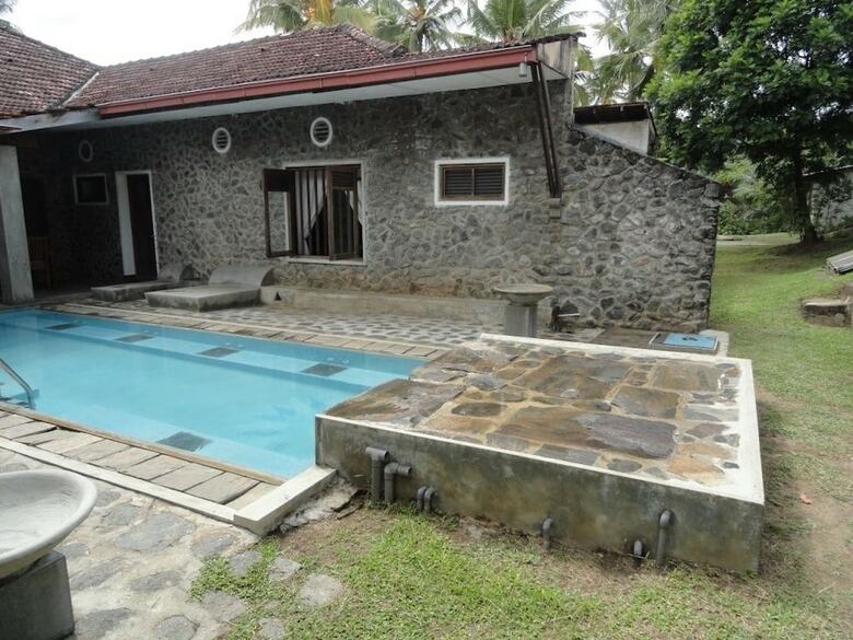 Hotel Serendip Stone Bungalow