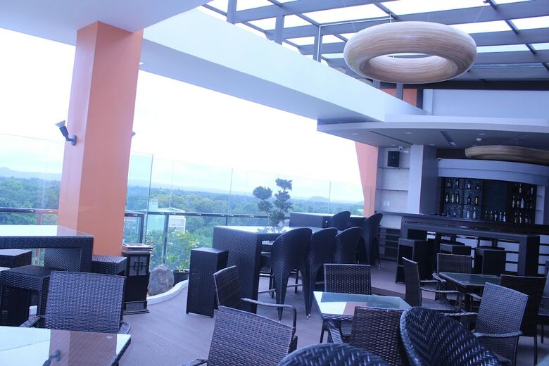 Kew Hotel