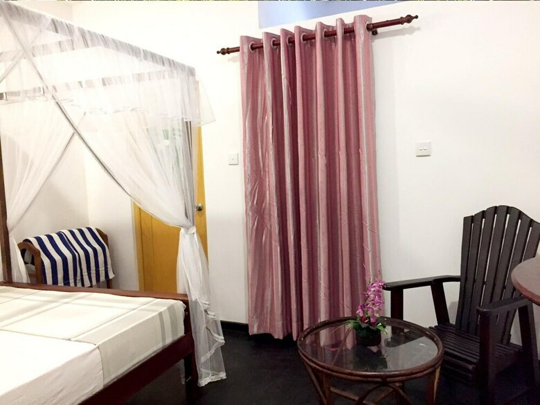 Hotel Damith Tourist Inn