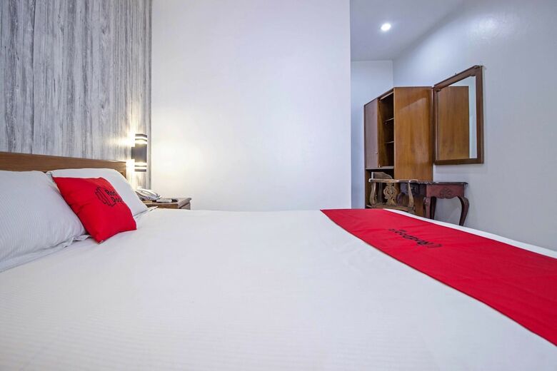 Hotel Reddoorz Plus Near Rs Hasan Sadikin